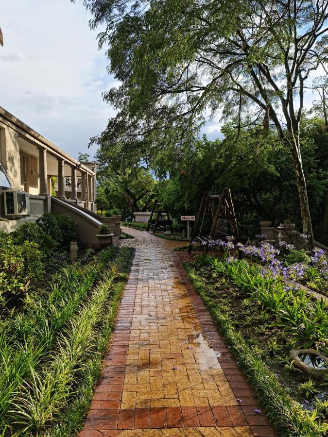 Peaches & Cream Bed & Breakfast เลดี้สมิธ ภายนอก รูปภาพ