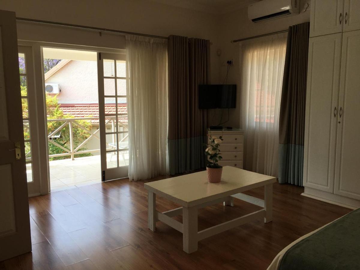 Peaches & Cream Bed & Breakfast เลดี้สมิธ ภายนอก รูปภาพ