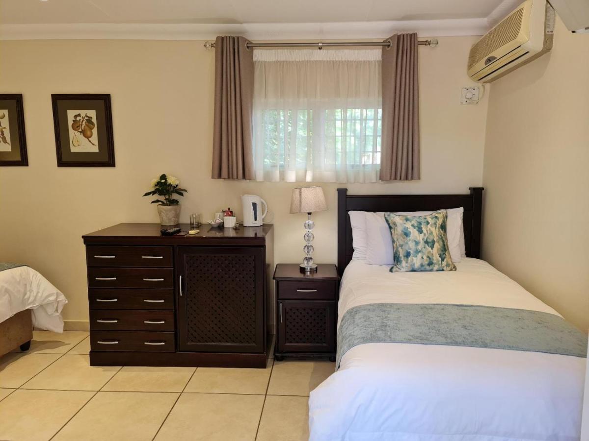 Peaches & Cream Bed & Breakfast เลดี้สมิธ ภายนอก รูปภาพ