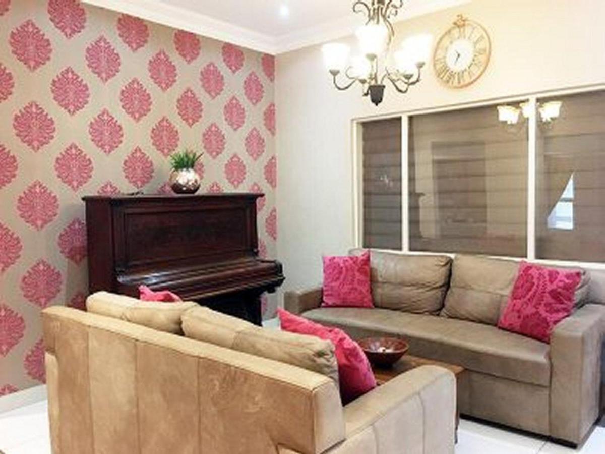 Peaches & Cream Bed & Breakfast เลดี้สมิธ ภายนอก รูปภาพ